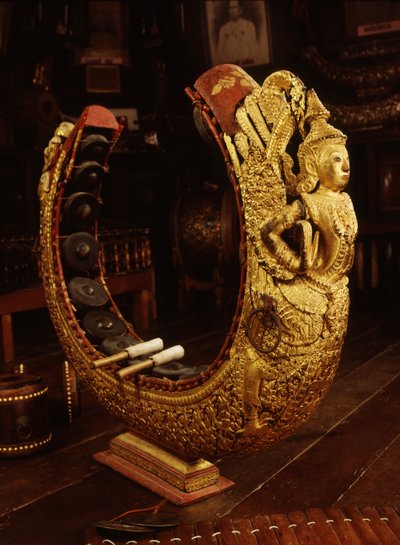زينت Khong Mon الغنية (الخشب والمعادن) بواسطة Thai School