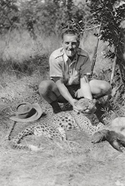 يعامل محكمة شابلن النمر ، أبركورن إلى توكويو ، تنجانيقا ، 1925 1927 بواسطة توماس أ. جلوفر