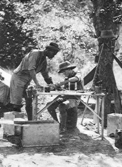 إيرول هيندز وجوليوس ماباتا ، ليفينغستون إلى بروكن هيل ، روديسيا الشمالية ، 1925 1927 بواسطة توماس أ. جلوفر