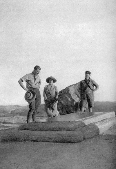 مقبرة سيسيل رودس ، رجل أعمال وسياسي بريطاني في إفريقيا ، روديسيا الجنوبية ، 1924 1927 بواسطة توماس أ. جلوفر