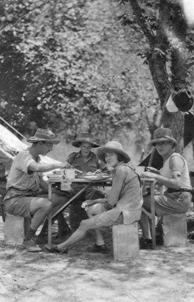 وقت الوجبة ، ليفينغستون إلى بروكن هيل ، روديسيا الشمالية ، 1925 1927. بواسطة توماس أ. جلوفر