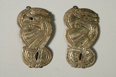 لوحات تسخير الحصان ، أواخر القرن الرابع وأوائل القرن الثالث قبل الميلاد (فضي) بواسطة التراقي