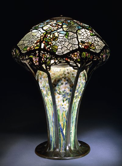 مصباح طاولة زجاجي "نسيج العنكبوت" من تصميم Tiffany Studios ، حوالي 1906 بواسطة استوديوهات تيفاني