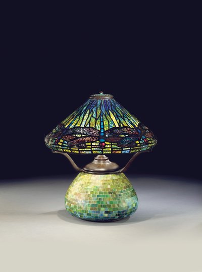 مصباح طاولة Dragonfly ، 1910 (زجاج وفسيفساء مرصّص) بواسطة تيفاني وشركاه
