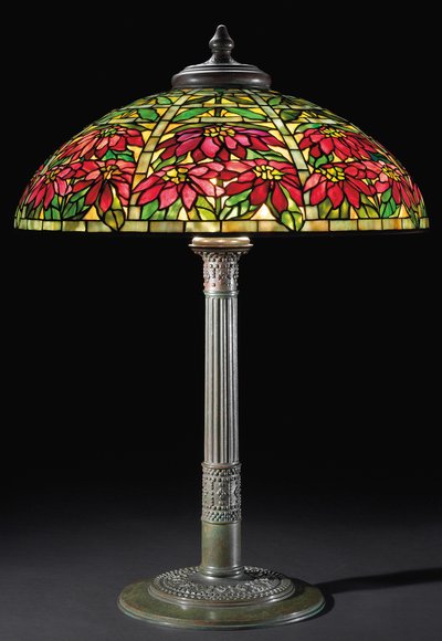 مصباح طاولة Poinsettia ، حوالي 1910 (زجاج رصاصي وبرونز) بواسطة تيفاني وشركاه