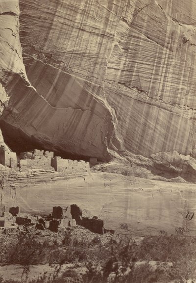 أطلال أثرية في Cañon de Chelle ، نيو مكسيكو بواسطة تيموثي إتش أوسوليفان