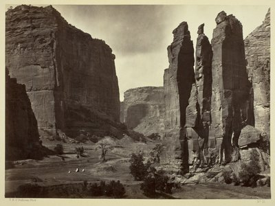 Cañon de Chelle ، جدران Grand Cañon ، يبلغ ارتفاعها حوالي 1200 قدم ، 1873 بواسطة تيموثي أوسوليفان