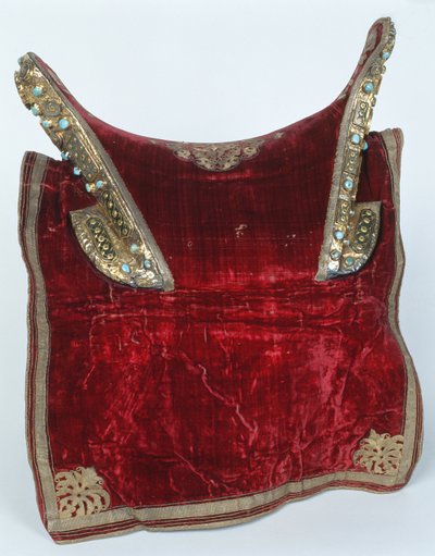 سرج (خشب و مخمل مع تطريز ذهبي) بواسطة المدرسة التركية