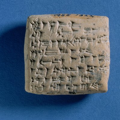 لوحة محفورة برسالة من تيريساما إلى الملك نِقِيمبا ، من أتشانا ، القرن الرابع عشر قبل الميلاد (الطين المُخبز) بواسطة المدرسة التركية