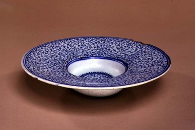 طبق التوندينو ، إزنيك جولدن هورن وير ، تركي ، c.1535-45 (عجينة حجرية مع أزرق تحت التزجيج) بواسطة المدرسة التركية