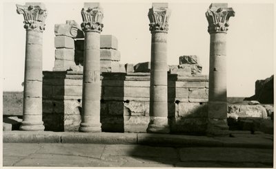 رواق الحوريات الرومانية، دندرة بمصر، صورة لأوغو مونيريه دي فيلارد بواسطة أوغو مونيريت دي فيلارد