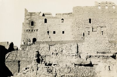 دير القديس سمعان بعد ترميمه، أسوان، مصر، صورة لأوغو مونيريه دي فيلارد بواسطة أوغو مونيريت دي فيلارد