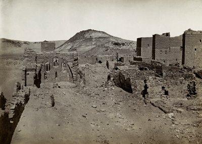 دير القديس سمعان، يُرى من منطقة المدرجات إلى الجنوب الغربي، أسوان، مصر، تصوير أوغو مونيريه دي فيلارد بواسطة أوغو مونيريت دي فيلارد