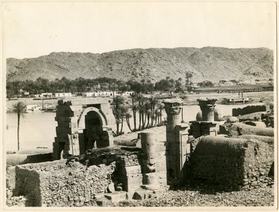 معبد أوزوريس، قبل ترميمه، جزيرة بيجه، مصر، صورة لأوغو مونيريه دي فيلارد بواسطة أوغو مونيريت دي فيلارد
