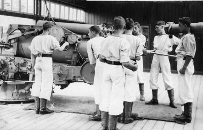 تمرين 6 بوصة ، مؤسسة تدريب تابعة للبحرية الملكية ، شوتلي ، سوفولك ، 1936 بواسطة غير معروف