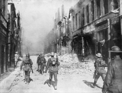 دورية للجيش البريطاني ، كامبراي ، فرنسا ، الحرب العالمية الأولى ، 9 أكتوبر 1918 بواسطة غير معروف