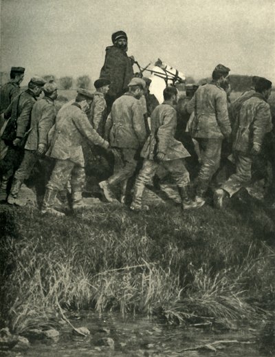 جندي فرنسي شمال أفريقي مع أسرى أو حرب ، الحرب العالمية الأولى ، 1914 ، c1920. بواسطة غير معروف