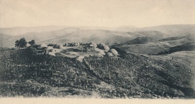A Kafir Kraal - Zululand ، أوائل القرن العشرين. بواسطة غير معروف