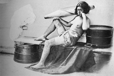 امرأة ماركيزا مع الجزء السفلي من الساقين وشم بالكامل ، 1902 بواسطة غير معروف