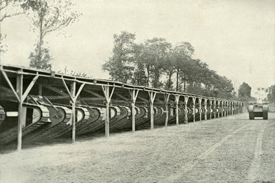 حديقة الدبابات البريطانية خلف الخط الأمامي ، 1919. بواسطة غير معروف
