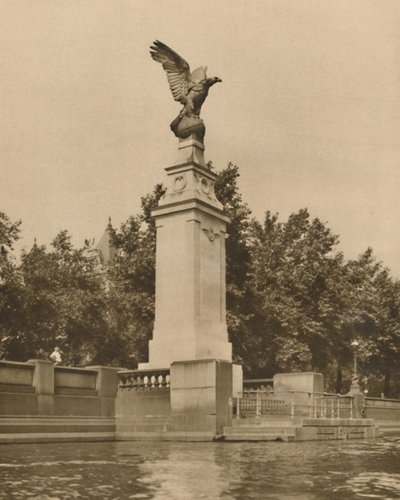 يرمز النسر الروماني بشكل ملائم إلى الرجال الطيارين في الحرب العظمى ، c1935. بواسطة غير معروف
