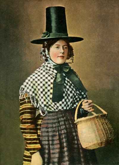 زي الويلزية ، c1904. بواسطة غير معروف