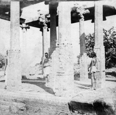 معبد مدمر بالقرب من مدراس ، الهند ، 1874 بواسطة غير معروف