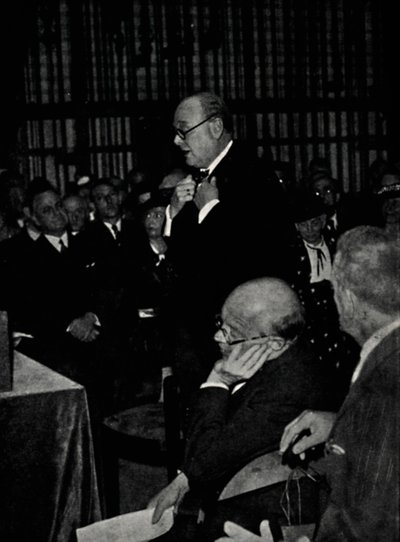 مخاطبة جمهور فرنسي ، 24 سبتمبر 1936 ، 1945. بواسطة غير معروف