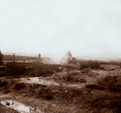 التقدم مع الدبابات ، c1914-c1918 بواسطة غير معروف