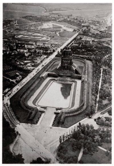 منظر جوي ل Volkerschlachtdenkmal ، لايبزيغ ، ألمانيا ، من Zeppelin ، c1931 1933 بواسطة غير معروف