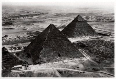 منظر جوي لأهرامات الجيزة ، مصر ، من زيبلين ، 1931 1933 بواسطة غير معروف