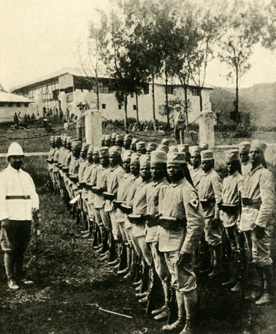 جنود أفارقة يقاتلون من أجل ألمانيا ، الحرب العالمية الأولى ، 1914 ، ج 1920. بواسطة غير معروف