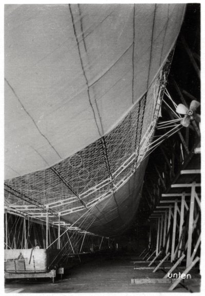 المنطاد LZ1 Graf Zeppelin قيد الإنشاء ، 1899 1933 بواسطة غير معروف