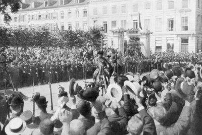 ألبرت الأول من بلجيكا في طريقه إلى البرلمان ، 1914 بواسطة غير معروف