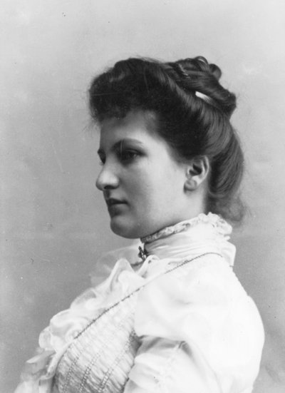 ألما شندلر ، مدوّنة وملحن نمساوي ، c1900 بواسطة غير معروف