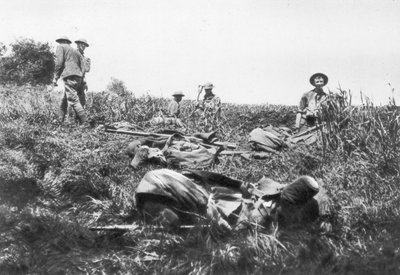 مشاة البحرية الأمريكية يحفرون الخنادق ، لوسي لو بوكاج ، فرنسا ، 1 يونيو 1918 بواسطة غير معروف