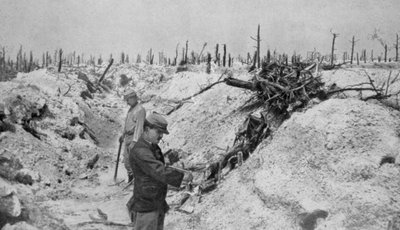 خندق ألماني مهجور حول Mesnil ، Champagne ، فرنسا ، الحرب العالمية الأولى ، 1915 بواسطة غير معروف
