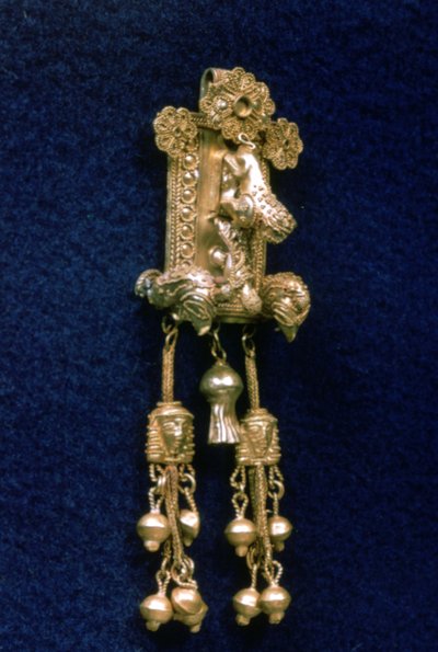 قلادة المعبد اليوناني القديم ، c630-620 قبل الميلاد بواسطة غير معروف