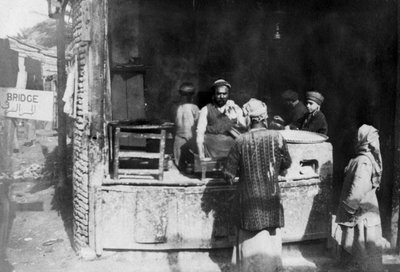 طباخ عربي ، طريق حلب ، بغداد ، العراق ، 1917-1919 بواسطة غير معروف