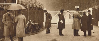 عند البوابات ، حصن بلفيدير ، 1936 1937 بواسطة غير معروف
