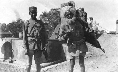 Bhistis ، أو ناقلات المياه ، أغرا ، الهند ، 1916-1917 بواسطة غير معروف