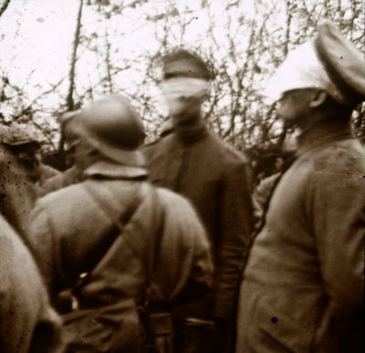 جنود معصوبي الأعين ، نوفمبر 1918 بواسطة غير معروف