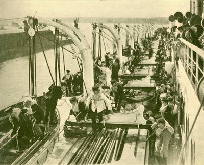 حفر قارب على متن Aquitania. ، c1930. بواسطة غير معروف