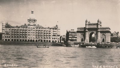 بومباي - تاج وبوابة ، c1930. بواسطة غير معروف