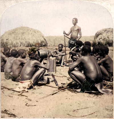 شجعان قرية زولو عقد مجلس ، بالقرب من نهر Umlaloose ، Zululand ، SA ، 1901 بواسطة غير معروف