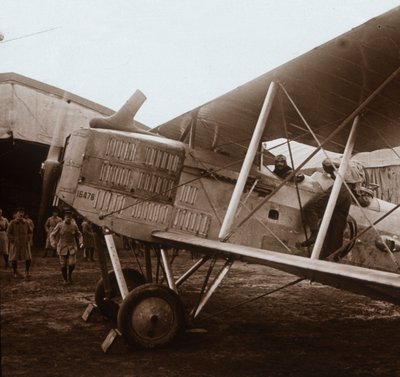 طائرة بريجيت ذات سطحين على وشك الإقلاع ، c1914-c1918 بواسطة غير معروف