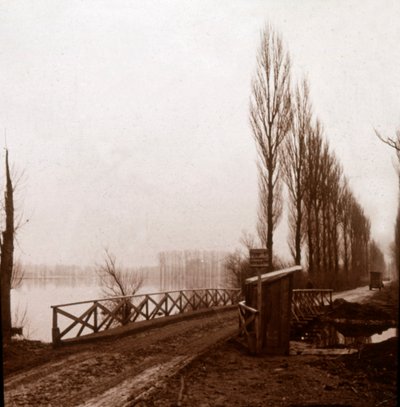 جسر على نهر إيليت ، شمال فرنسا ، c1918 بواسطة غير معروف