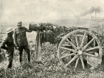 بندقية الدمية البريطانية في الميدان لجذب نار الألمان ، 1919. بواسطة غير معروف