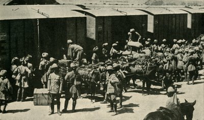 الجنود البريطانيون والهنود في بومباي ، الهند ، الحرب العالمية الأولى ، 1914 ، c1920. بواسطة غير معروف