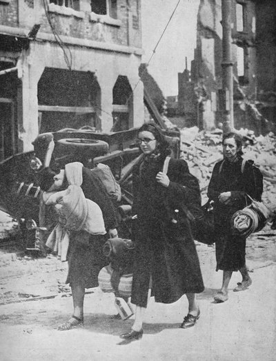 القوات البريطانية تصمد في لوفان بينما يغادر اللاجئون المدينة ، 1940 ، 1940 بواسطة غير معروف